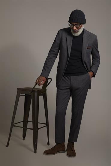 SUIT
