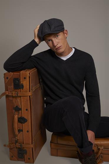 V NECK SWEATER DK GREY