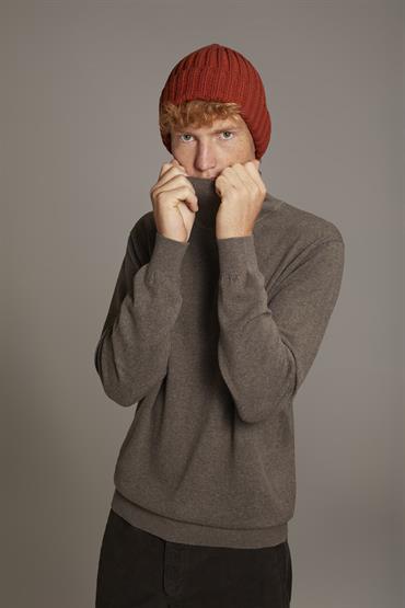 TURTLE NECK SWEATER
