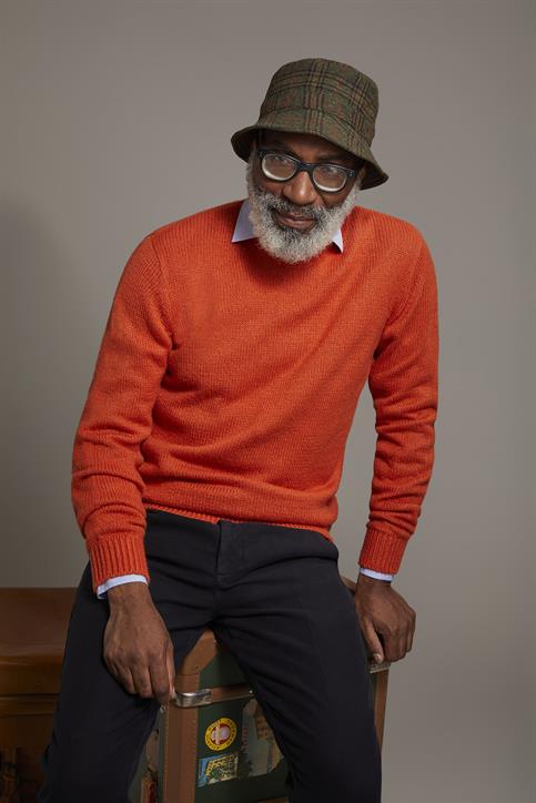 ROUND NECK SWEATER