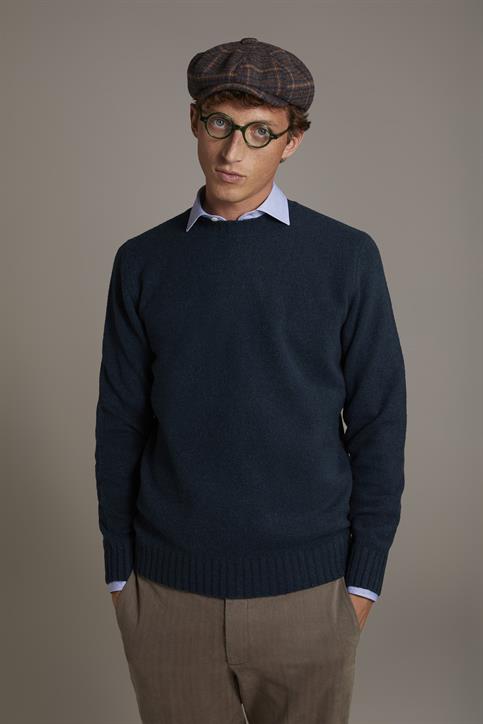 ROUND NECK SWEATER
