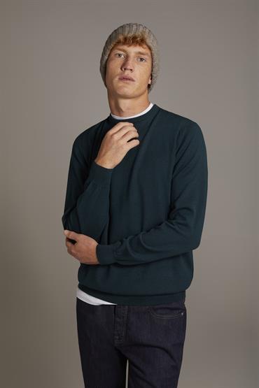 ROUND NECK SWEATER