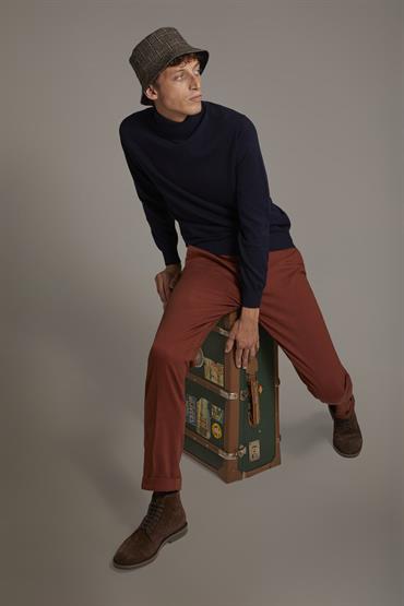 CLASSIC CHINO TROUSER BRICK