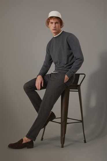 classic chino DK GREY