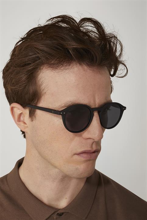 EYEWEAR