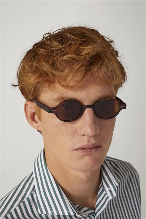EYEWEAR