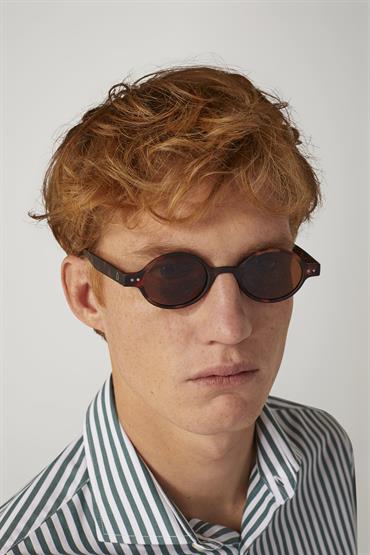 EYEWEAR