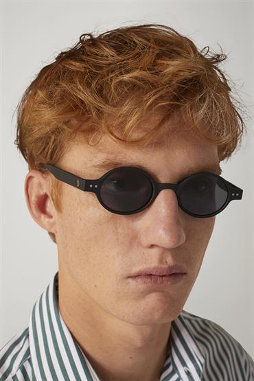 EYEWEAR BLACK
