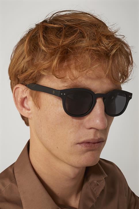 EYEWEAR