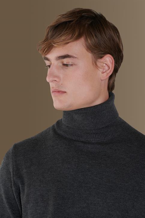 turtle neck sweater