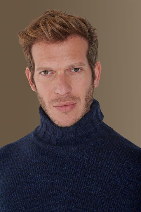 turtle neck sweater