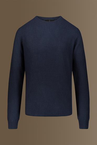ROUND NECK
