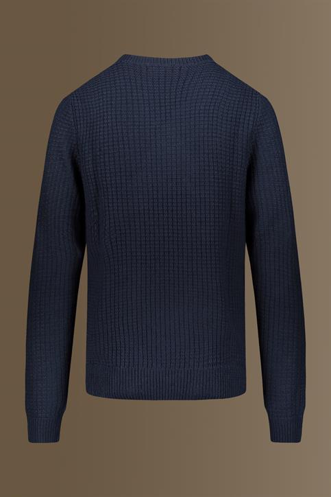 ROUND NECK