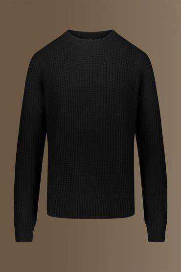 ROUND NECK BLACK