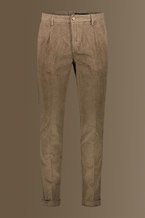 CHINO TROUSERS WITH PINCES AND TURN-UP HEM