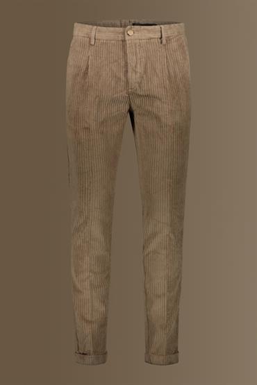 CHINO TROUSERS WITH PINCES AND TURN-UP HEM<br/>VARIANTE : BEIGE