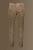 CHINO TROUSERS WITH PINCES AND TURN-UP HEM