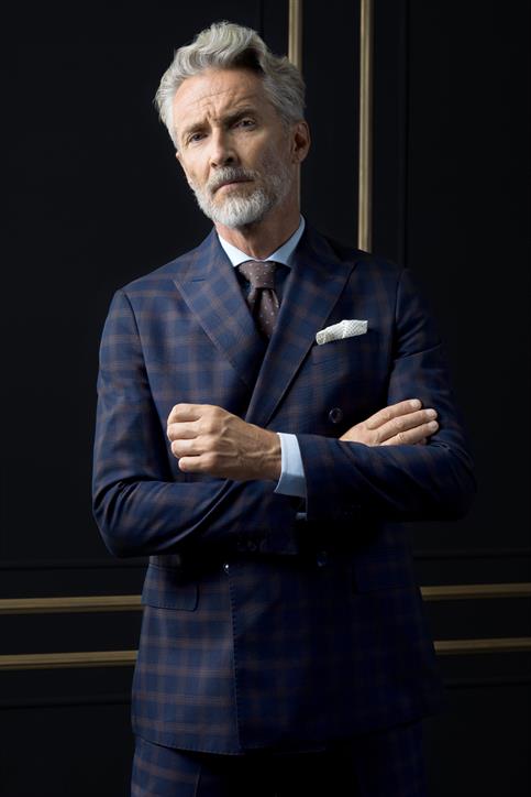 DOUBLE BREASTED SUIT