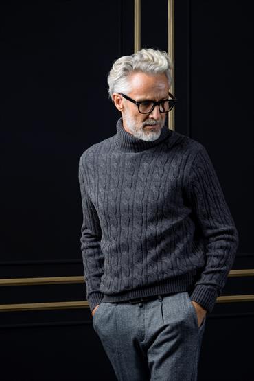 TURTLE NECK SWEATER<br/>VARIANTE : BEIGE