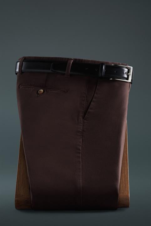 CLASSIC CHINO TROUSERS