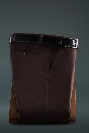 CLASSIC CHINO TROUSERS<br/>VARIANTE : BLACK
