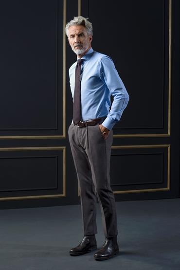 CHINO TROUSERS WITH PINCES AND TURN UP HEM LT GR<br/>VARIANTE : BROWN