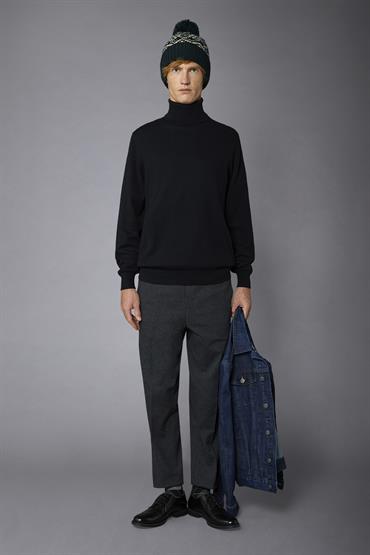 TURTLE NECK SWEATER