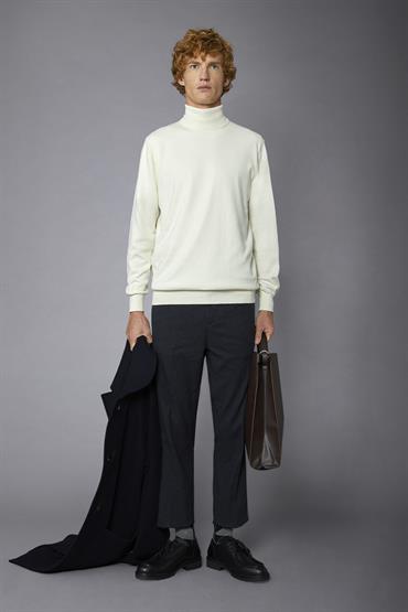 TURTLE NECK SWEATER CREAM