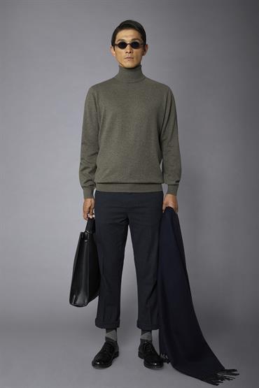 TURTLE NECK SWEATER TAUPE