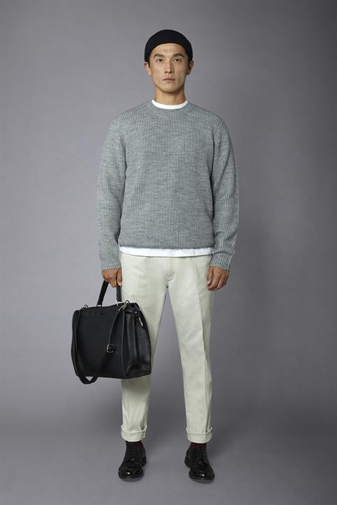 ROUND NECK