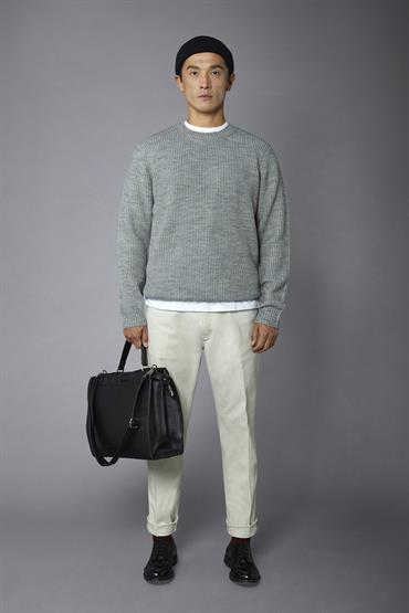 ROUND NECK