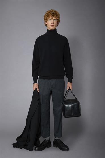 TURTLE NECK BLACK