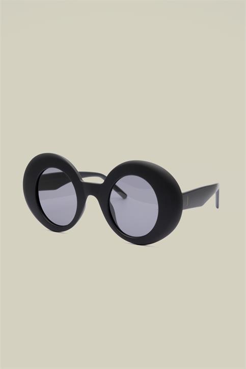 EYEWEAR