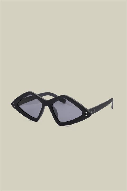 EYEWEAR