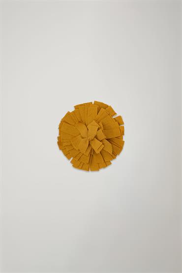 BROOCH OCHRE