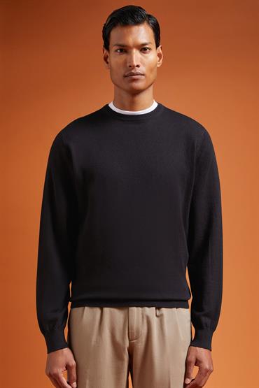 ROUND NECK SWEATER