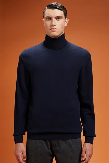 TURTLE NECK SWEATER