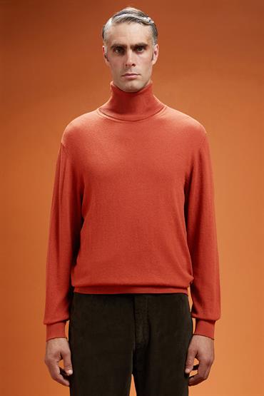 TURTLE NECK SWEATER BRICK