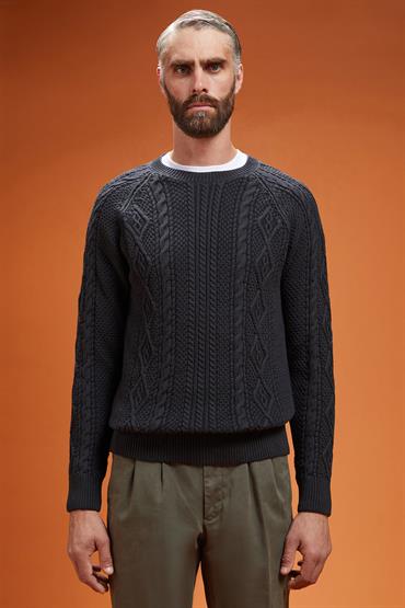 ROUNDNECK
