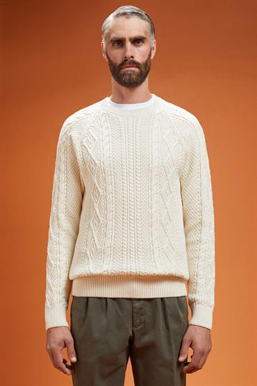 ROUNDNECK OFF WHITE