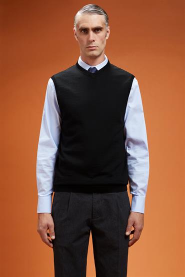 V NECK VEST BLACK