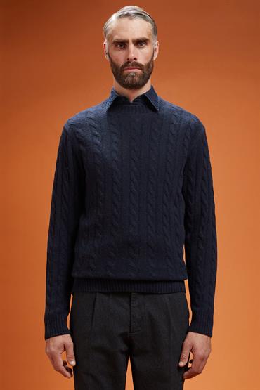ROUNDNECK KNIT CABLE DK BLUE