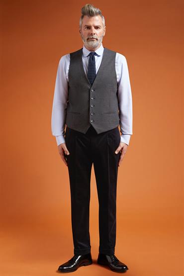 TROUSERS WITH PLATES