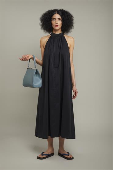 LONG FLARED DRESS AMERICAN NECKLINE BLACK