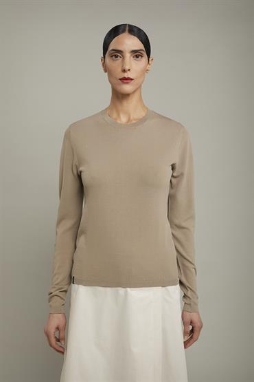 ROUND NECK SWEATER