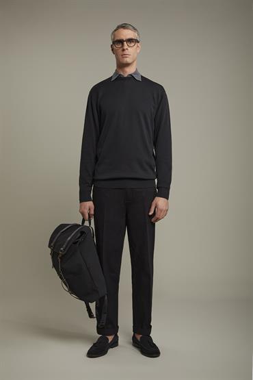 ROUND NECK SWEATER BLACK