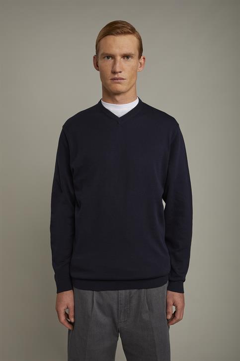 V-NECK SWEATER