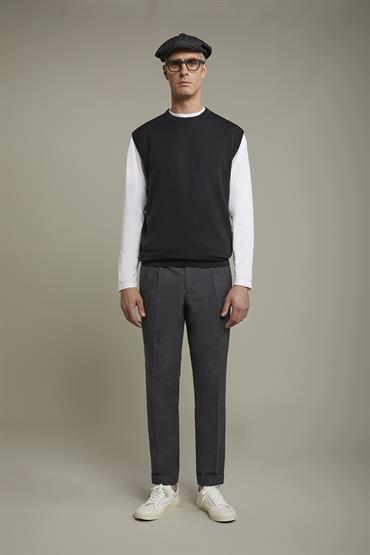 ROUND NECK VEST BLACK