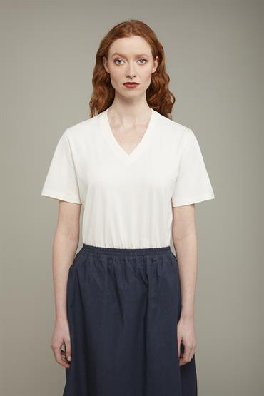 T-SHIRT V-NECK
