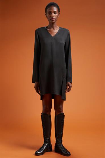 V NECK MIDI DRESS BLACK